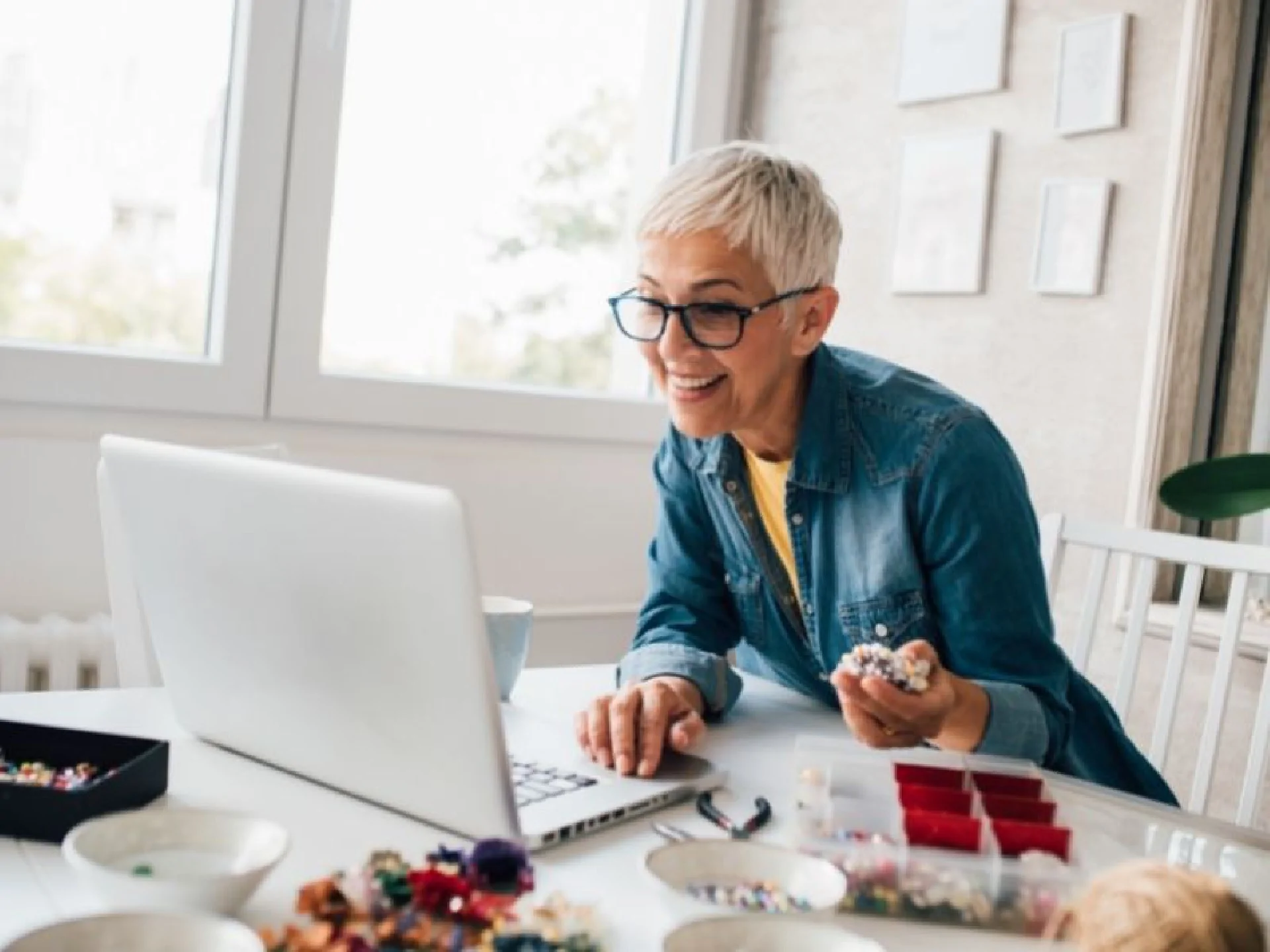 Building online stores for jewelry designers